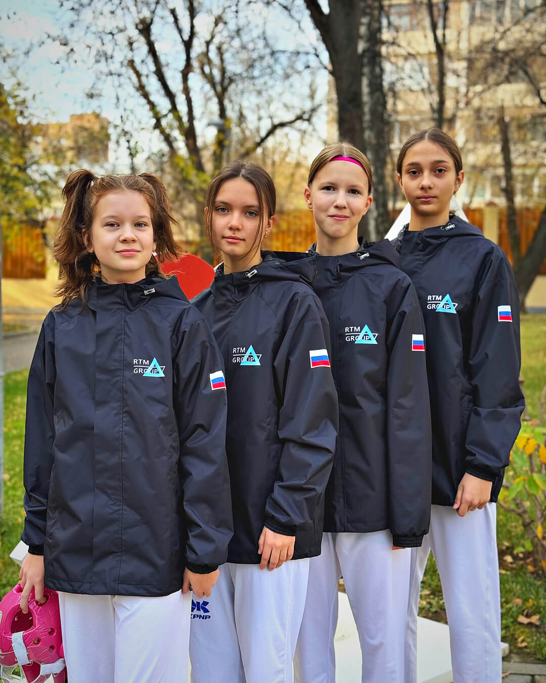 Спортсменки школы тхэквондо Challenger в куртках RTM Group